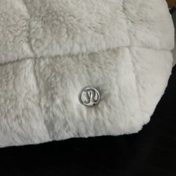 Lululemon Fleece Quilted Tote Mini - Bone 5L - Picture 3 of 7